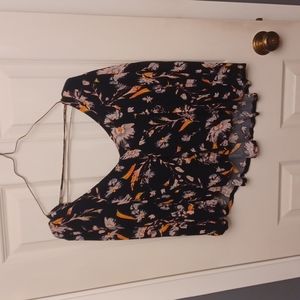 Floral flowy top!